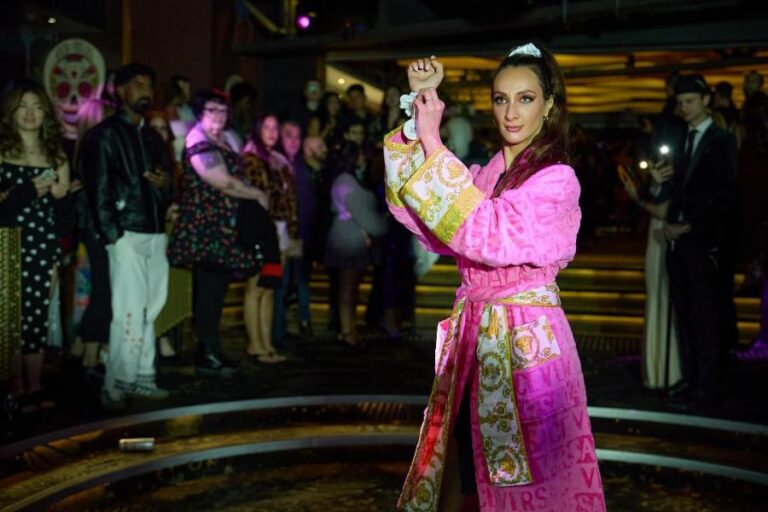 Fashion model wearing bunluv scrunchie
